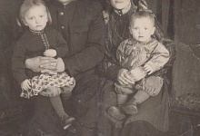 А БОТИНОЧКИ-ТО СОХРАНИЛИСЬ!