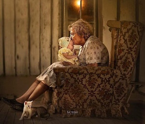 А БАБУШКА ВСЁ ПОЁТ...